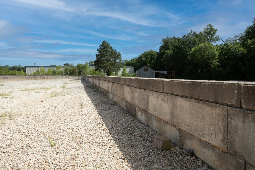 More Photos Of 15503 TX-110, Whitehouse Warehouse For Lease