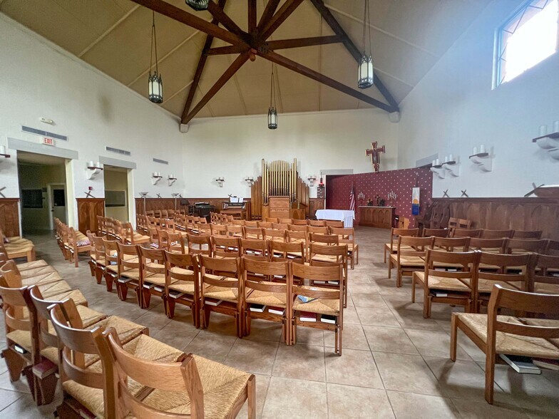 More Photos Of 2220 Lakeshore Dr, New Orleans Religious Facility For Sale