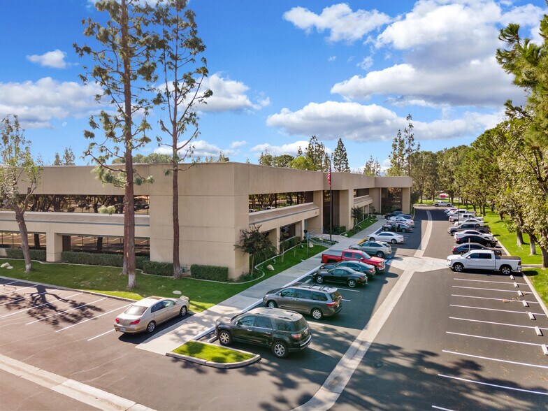 More Photos Of 5001 California Ave, Bakersfield Office For Lease