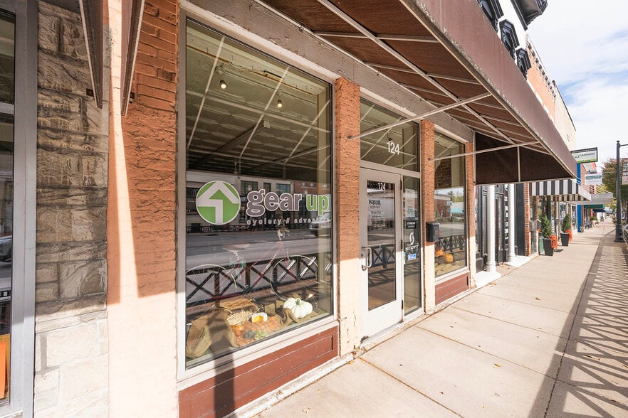 More Photos Of 126 W Main St, Plainfield Storefront For Sale