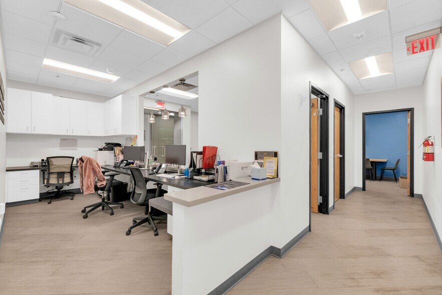 More Photos Of 2222 E Highland Ave, Phoenix Medical For Lease