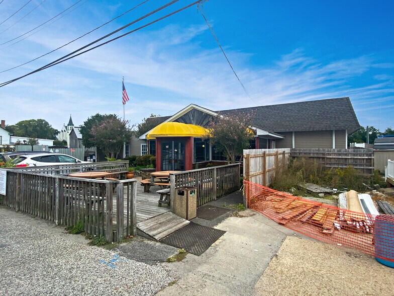 More Photos Of 14442 Solomons Island Rd, Solomons Restaurant For Lease