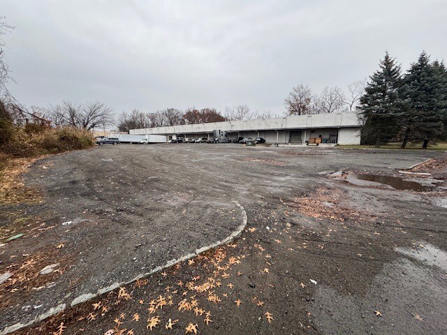 More Photos Of 24 Pier Ln W, Fairfield Warehouse For Sale
