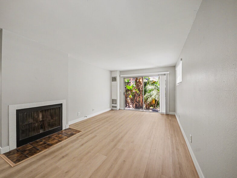 More Photos Of 2008 Canal St, Venice Apartments For Sale