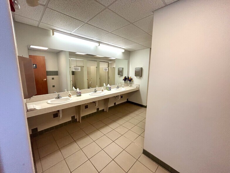 More Photos Of 11565 Pippin Rd, Cincinnati Religious Facility For Sale