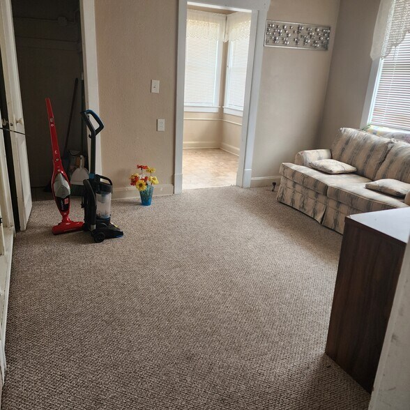 More Photos Of 401 N Spring St, Independence Apartments For Sale