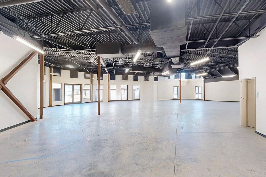 More Photos Of 101-203 N OWA Blvd, Foley Fast Food For Lease