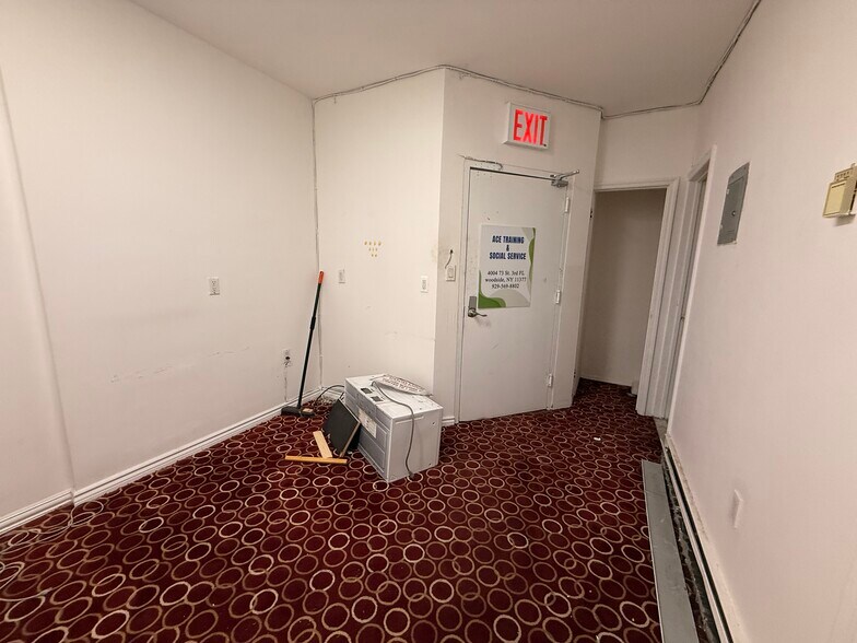 More Photos Of 4004 73rd St, Woodside Office For Lease