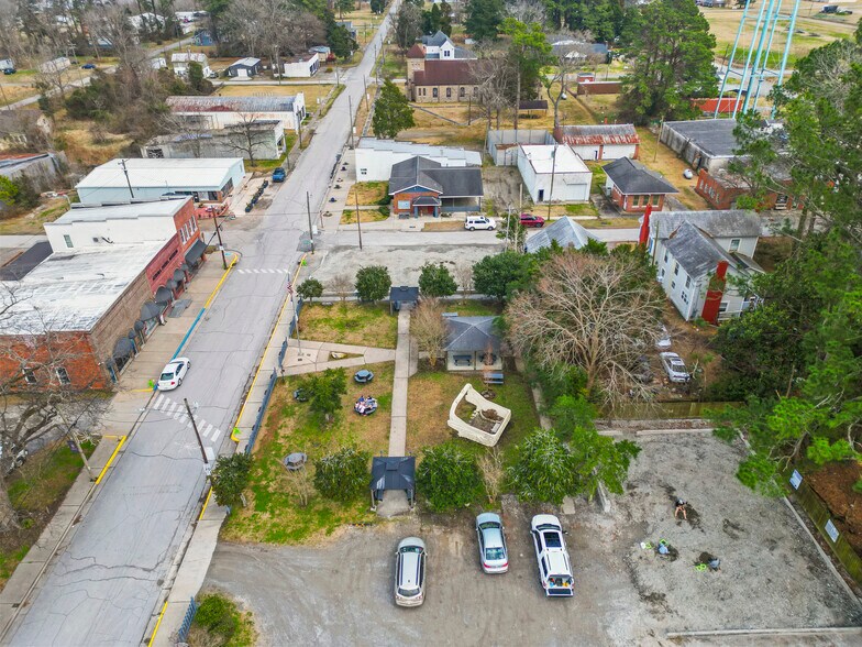 More Photos Of 470 N 4th St, Aurora Freestanding For Sale