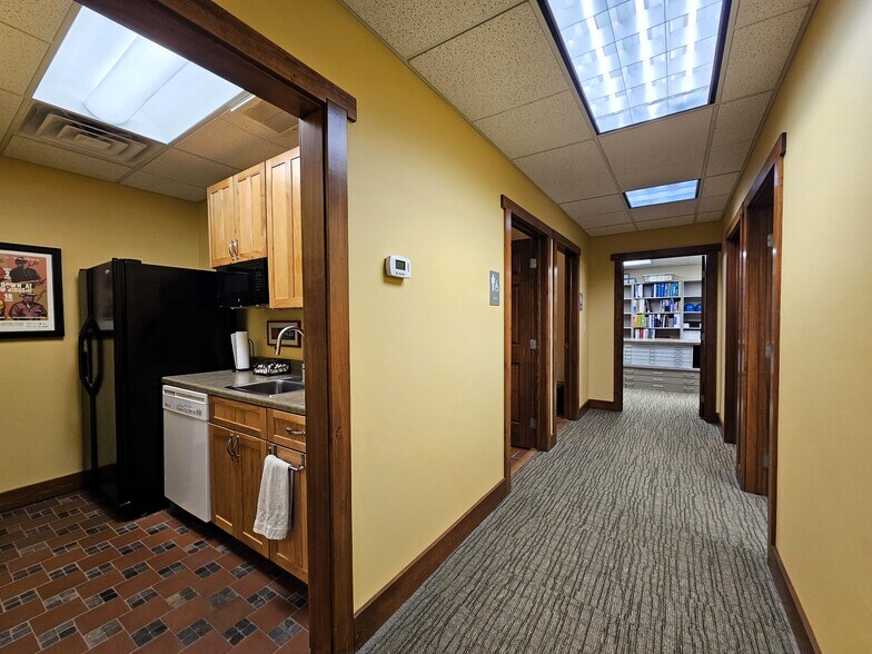 More Photos Of 4502 S 42nd St, Omaha Office For Sale