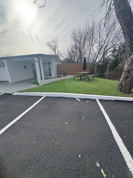More Photos Of 1414 Forest Ln, Garland Office For Lease