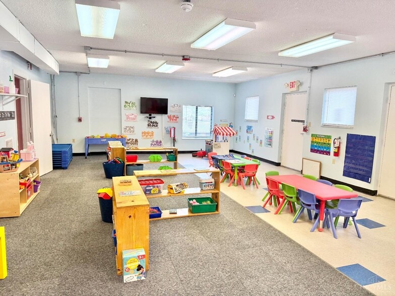 More Photos Of 3829 North Bend Rd, Cincinnati Office For Sale