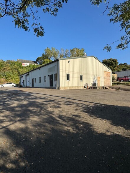 More Photos Of 42 Crestway, Hamden Warehouse For Sale