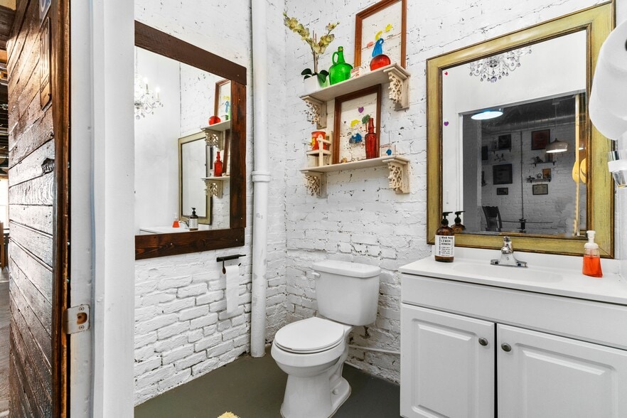 More Photos Of 123 S Railroad Ave, Dunn General Retail For Sale