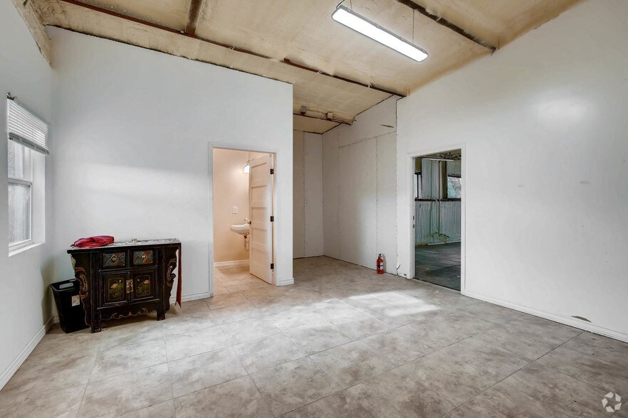 More Photos Of 729 Airport Blvd, Austin Research And Development For Sale