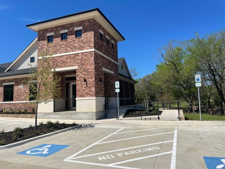 More Photos Of 124 River Oaks Dr, Southlake Office For Sale