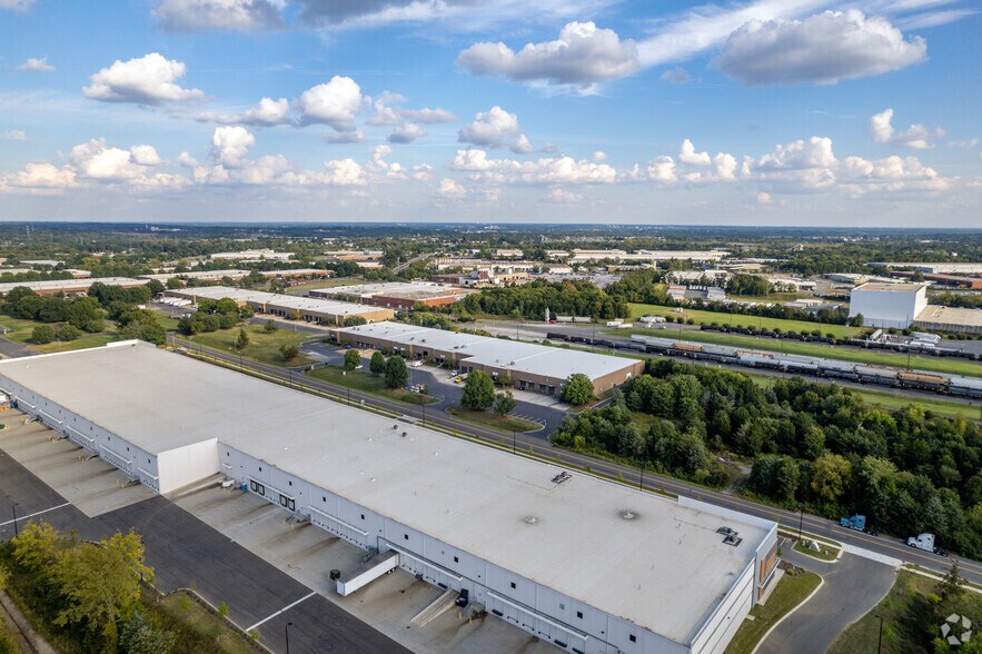 More Photos Of 11517 Cordage St, Charlotte Warehouse For Lease