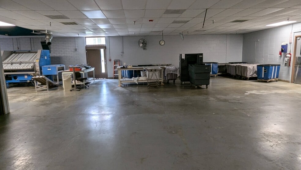 More Photos Of 1011- 1015 E Lafayette St, Bloomington Warehouse For Sale