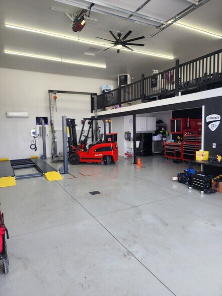 More Photos Of 1409 Lockheed Dr, Bismarck Warehouse For Sale