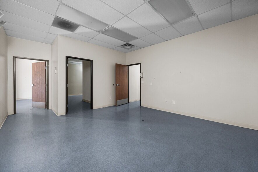 More Photos Of 2500 Canyon Rd, Bullhead City Medical For Lease