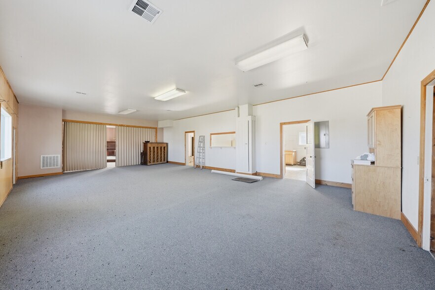More Photos Of 210 Miles Ave, Clyde Park Specialty For Sale