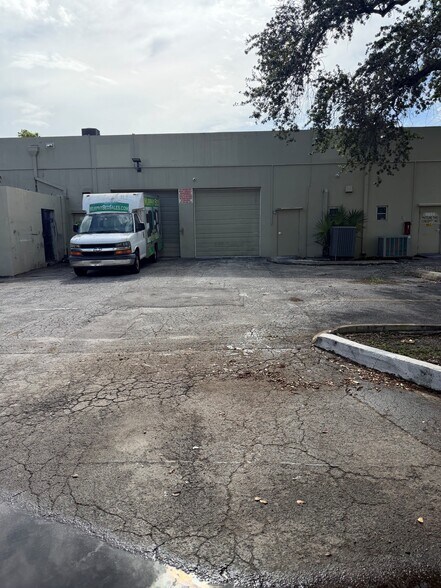 More Photos Of 4028 N 29th Ave, Hollywood Industrial For Lease