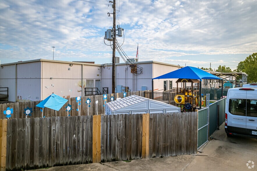 More Photos Of 11925 Southwest Fwy, Stafford Unknown For Lease