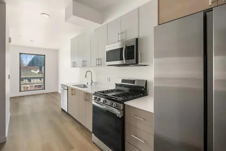 More Photos Of 9736 Greenwood Ave N, Seattle Apartments For Sale