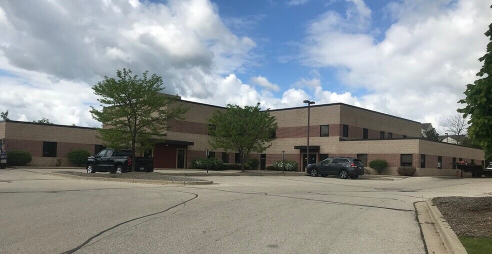 More Photos Of 821 Corporate Ct, Waukesha Showroom For Sale