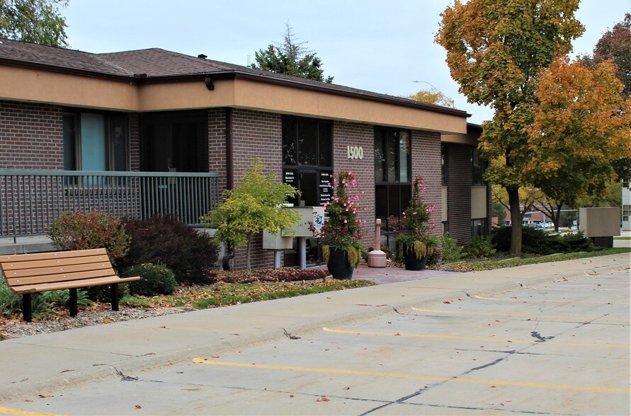 More Photos Of 1500 S 70th St, Lincoln Office For Lease