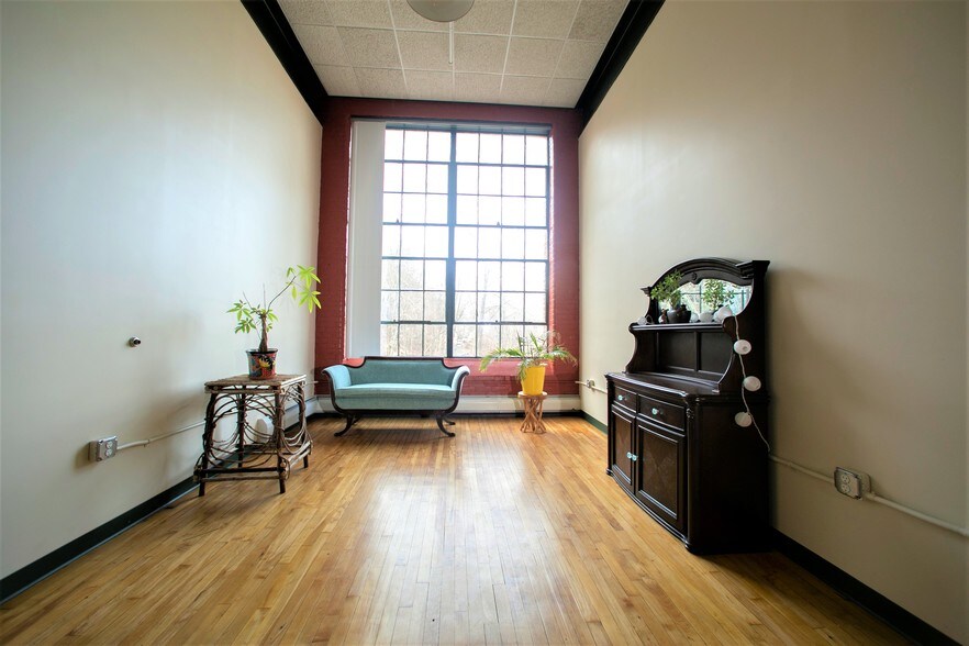 More Photos Of 642 Hilliard St, Manchester Unknown For Lease