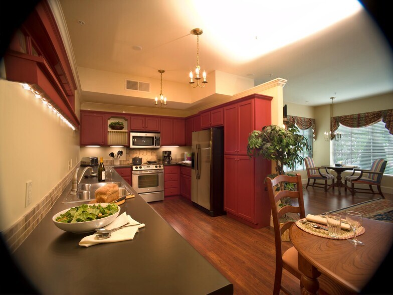 More Photos Of 18 Main St, Stowe Hotel For Sale