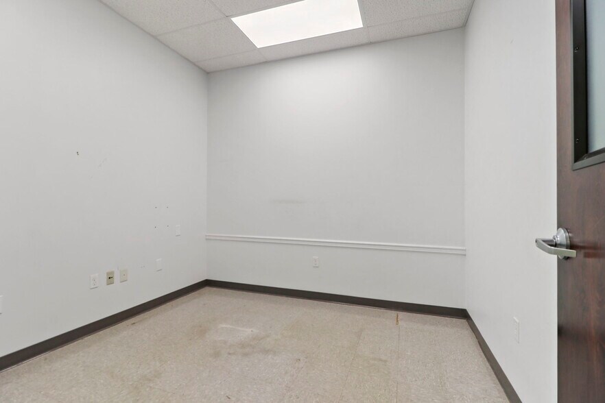 More Photos Of 2027-2055 22nd Ave, Kenosha Unknown For Lease