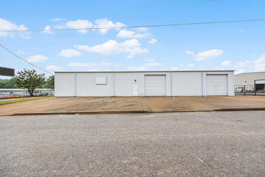 Primary Photo Of 39 N Madison Dr, Humboldt Showroom For Sale