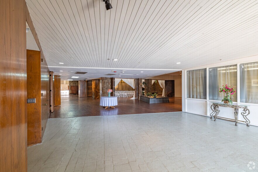 More Photos Of 6009 NW Expressway St, Oklahoma City Specialty For Sale