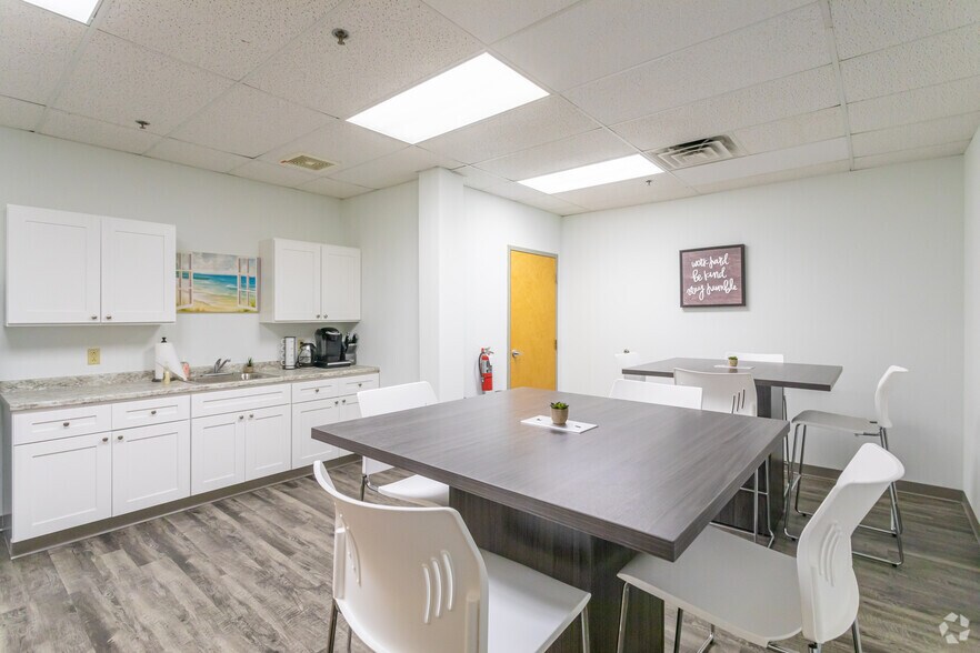 More Photos Of 1 Ivybrook Blvd, Warminster Township Light Distribution For Lease