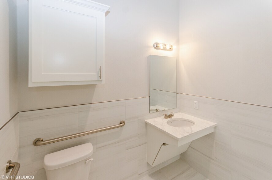 More Photos Of 3801 N Central Expy, McKinney Medical For Sale