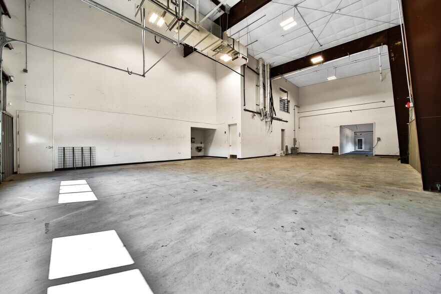 More Photos Of 5939 Albert Dr, Humble Light Distribution For Sale