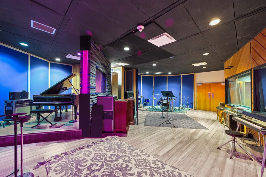 More Photos Of 23330 Commerce Park, Beachwood Office For Sale