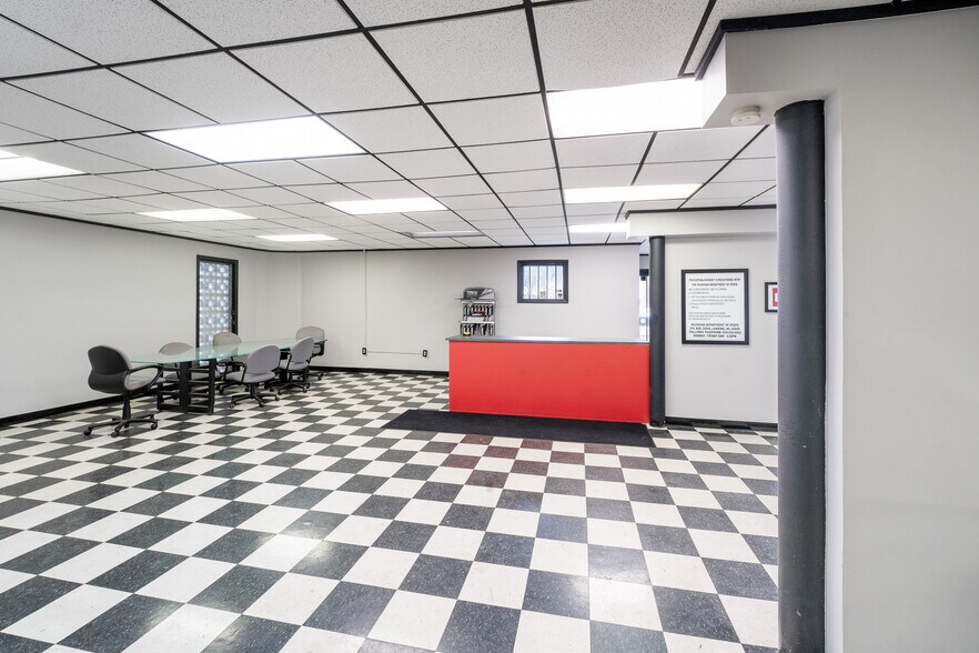 More Photos Of 901 Riverview Dr, Kalamazoo Auto Repair For Sale