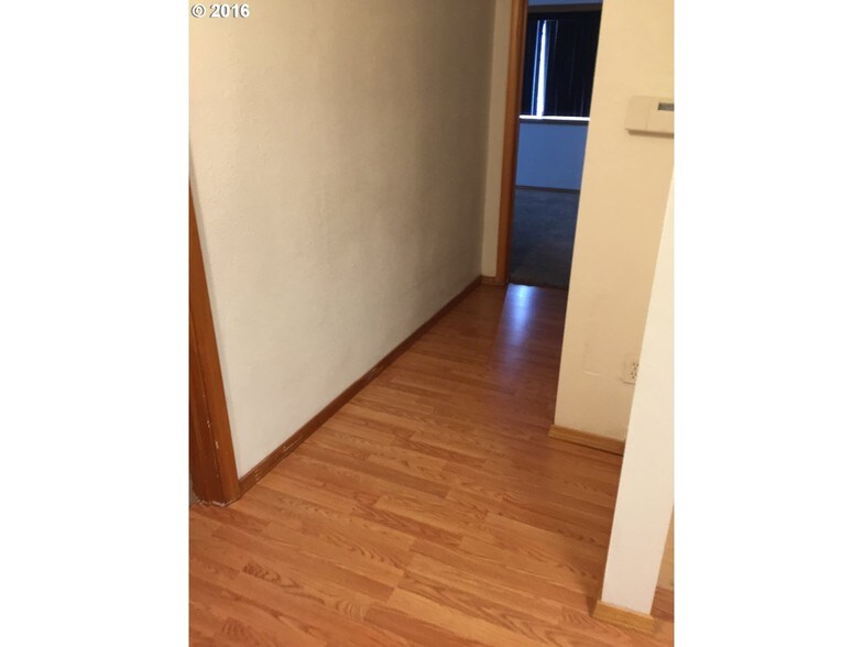 More Photos Of 8105 SE Duke St, Portland Storefront Retail Office For Sale