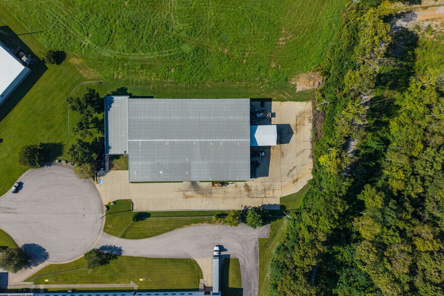 More Photos Of 151 Hanger Cir, Richmond Warehouse For Sale