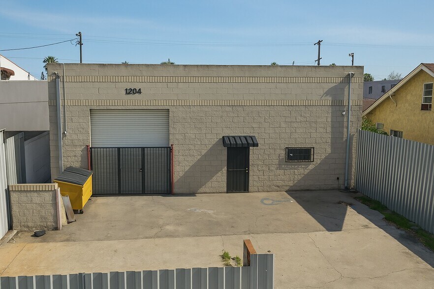 More Photos Of 1204 E 58th Dr, Los Angeles Warehouse For Sale