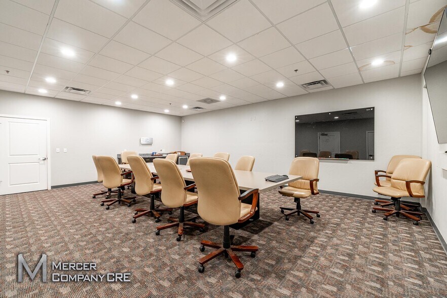 More Photos Of 3300 N Santa Fe Ave, Oklahoma City Warehouse For Sale