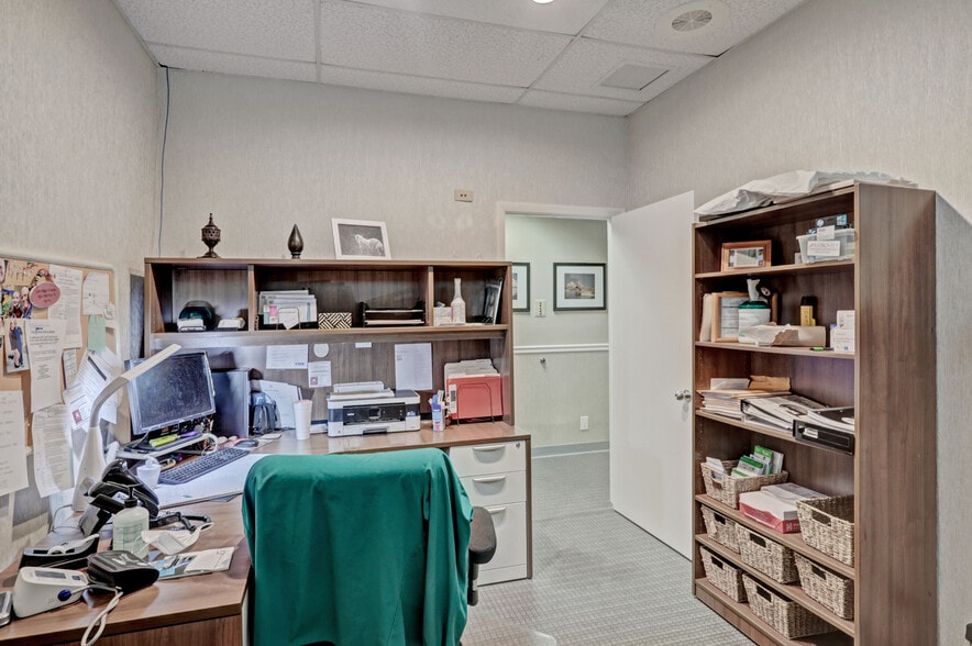 More Photos Of 3537 Forest Hill Blvd, West Palm Beach Medical For Lease