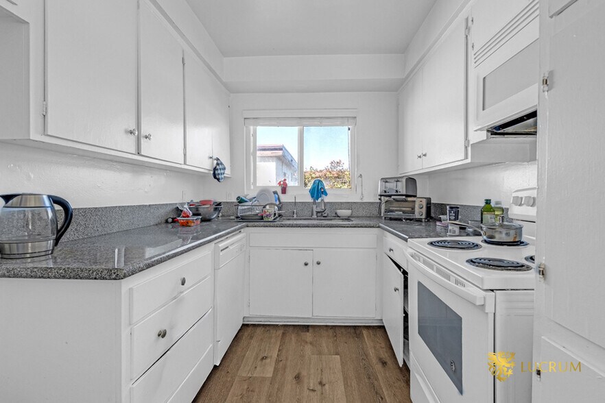 More Photos Of 6652 Darby Ave, Reseda Apartments For Sale