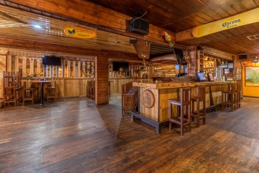 More Photos Of 920 Grand Ave, Grand Lake General Retail For Sale