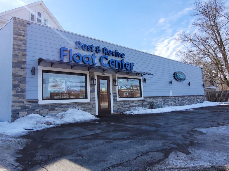 More Photos Of 596 E Main St, Batavia Freestanding For Lease
