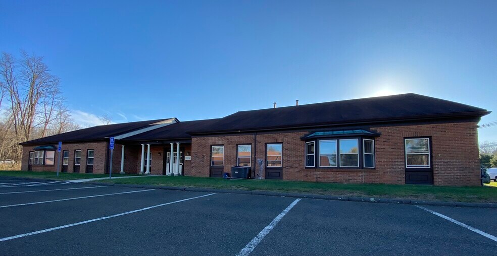 More Photos Of 102-104 S Turnpike Rd, Wallingford Office For Lease