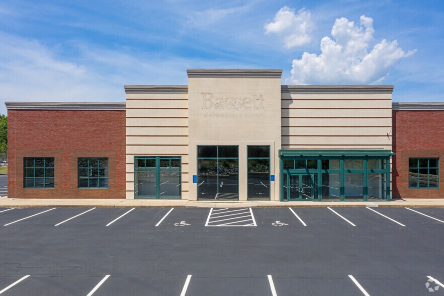 More Photos Of 703-705 Technology Center Dr, Stoughton Warehouse For Lease